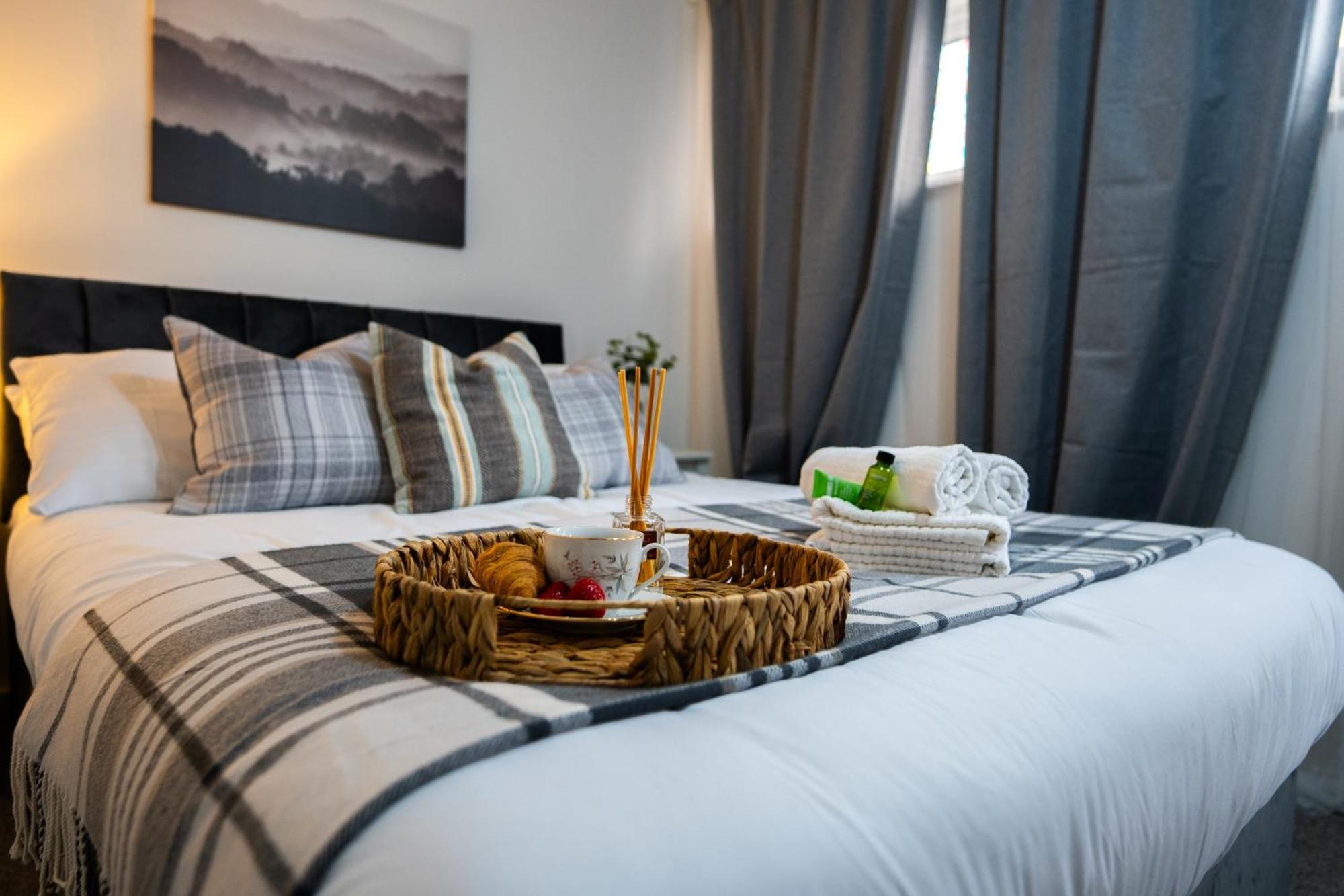 Arena Apartment With Balcony Бирмингам Екстериор снимка