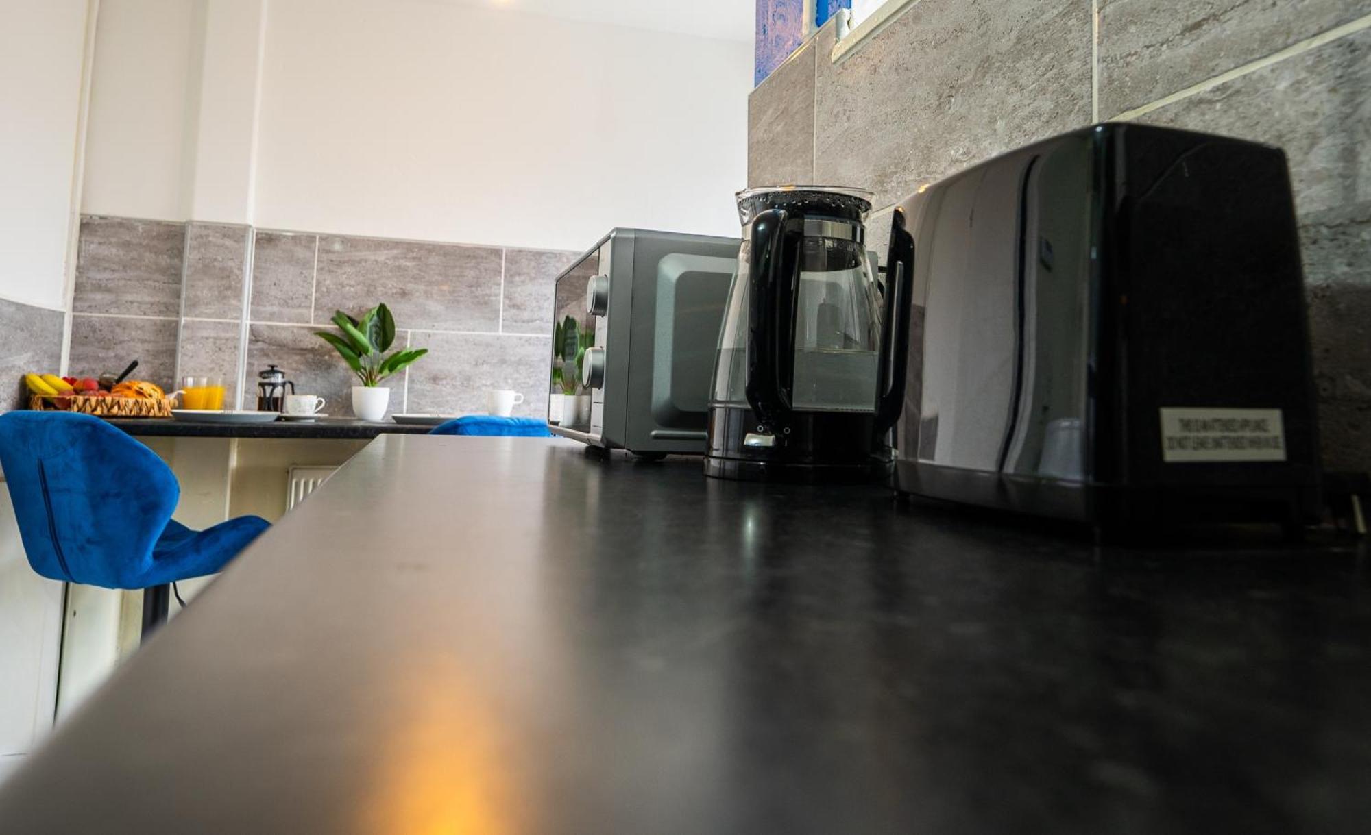 Arena Apartment With Balcony Бирмингам Екстериор снимка
