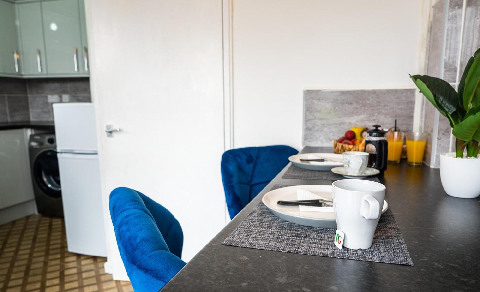 Arena Apartment With Balcony Бирмингам Екстериор снимка