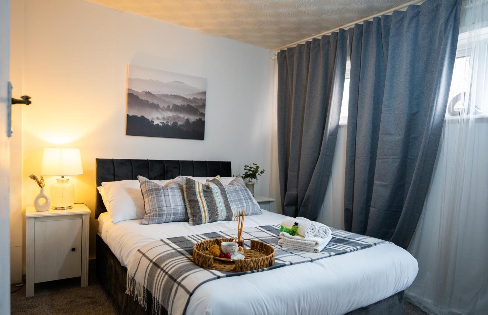 Arena Apartment With Balcony Бирмингам Екстериор снимка